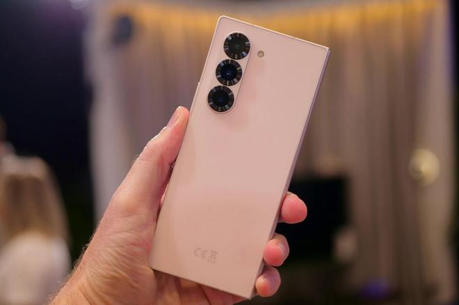 ld 6 vs iPhone16 Pro Max：机皇之争long8唯一登录华为Mate XT vs 三星 Z Fo(图4)