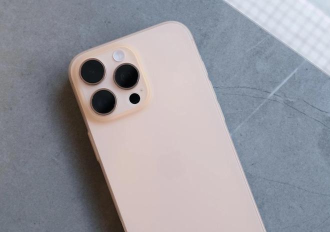 ld 6 vs iPhone16 Pro Max：机皇之争long8唯一登录华为Mate XT vs 三星 Z Fo(图17)