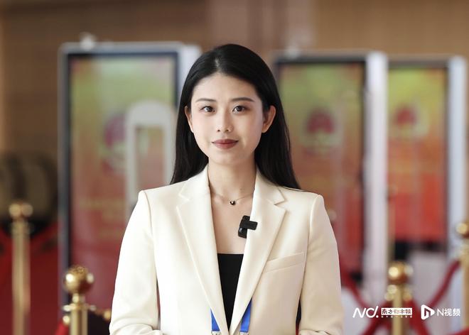 正经Chat》以“不那么正经”的形式讲“政事”主播说：奔现场 说“人话” “Ra
